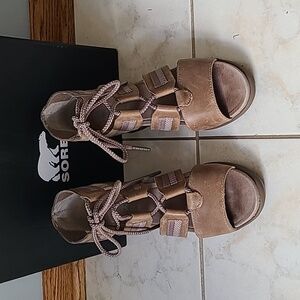 Sorel sandals size 8